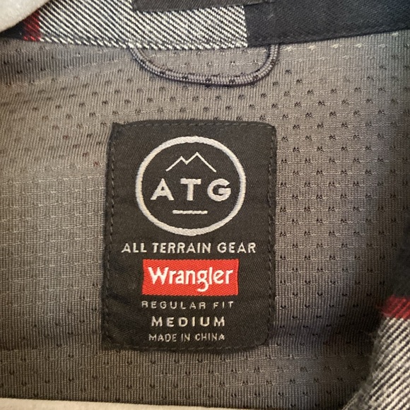 đź’śWrangler Men's Regular Fit ATG Gingham Plaid Button-Down Shirt Sz medium - Picture 5 of 7